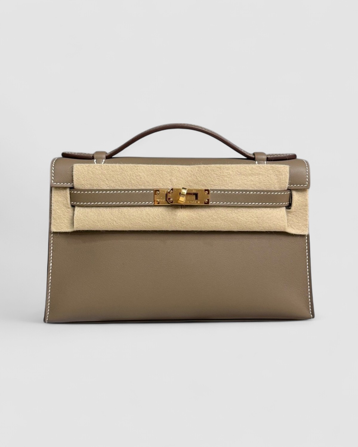 Hermes Kelly Pochette KP Etoupe Swift Gold Hardware front view